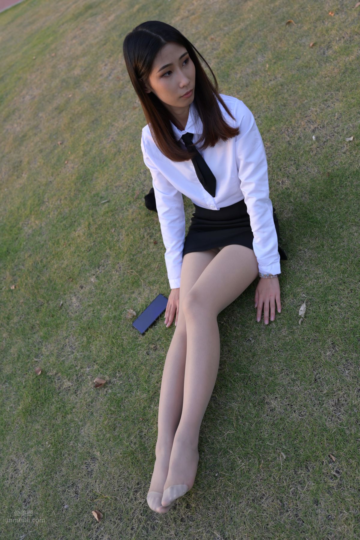 [魔鏡街拍] 082 SM_0006街拍肉絲高跟制服ol小姐姐 86