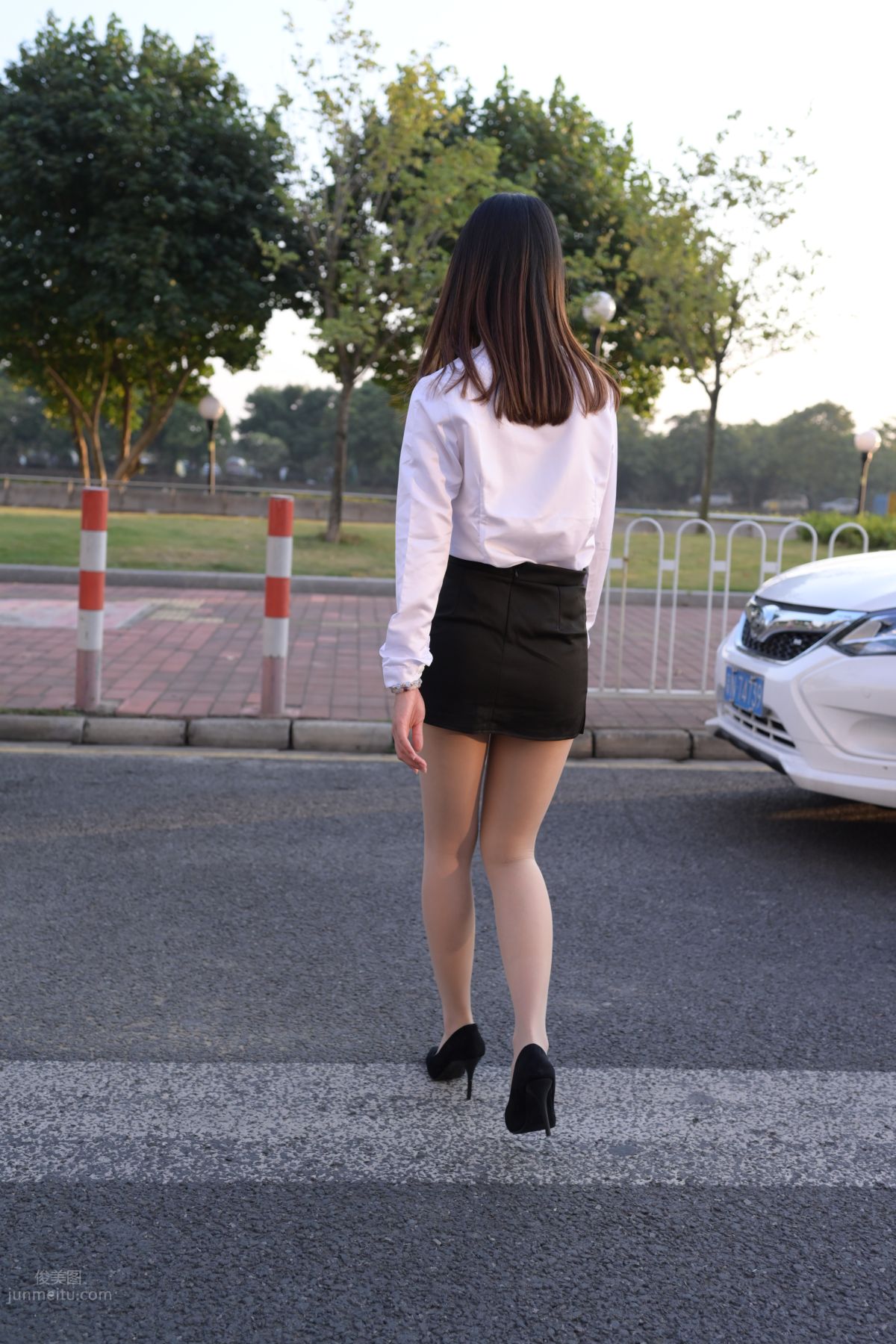 [魔鏡街拍] 082 SM_0006街拍肉絲高跟制服ol小姐姐 43