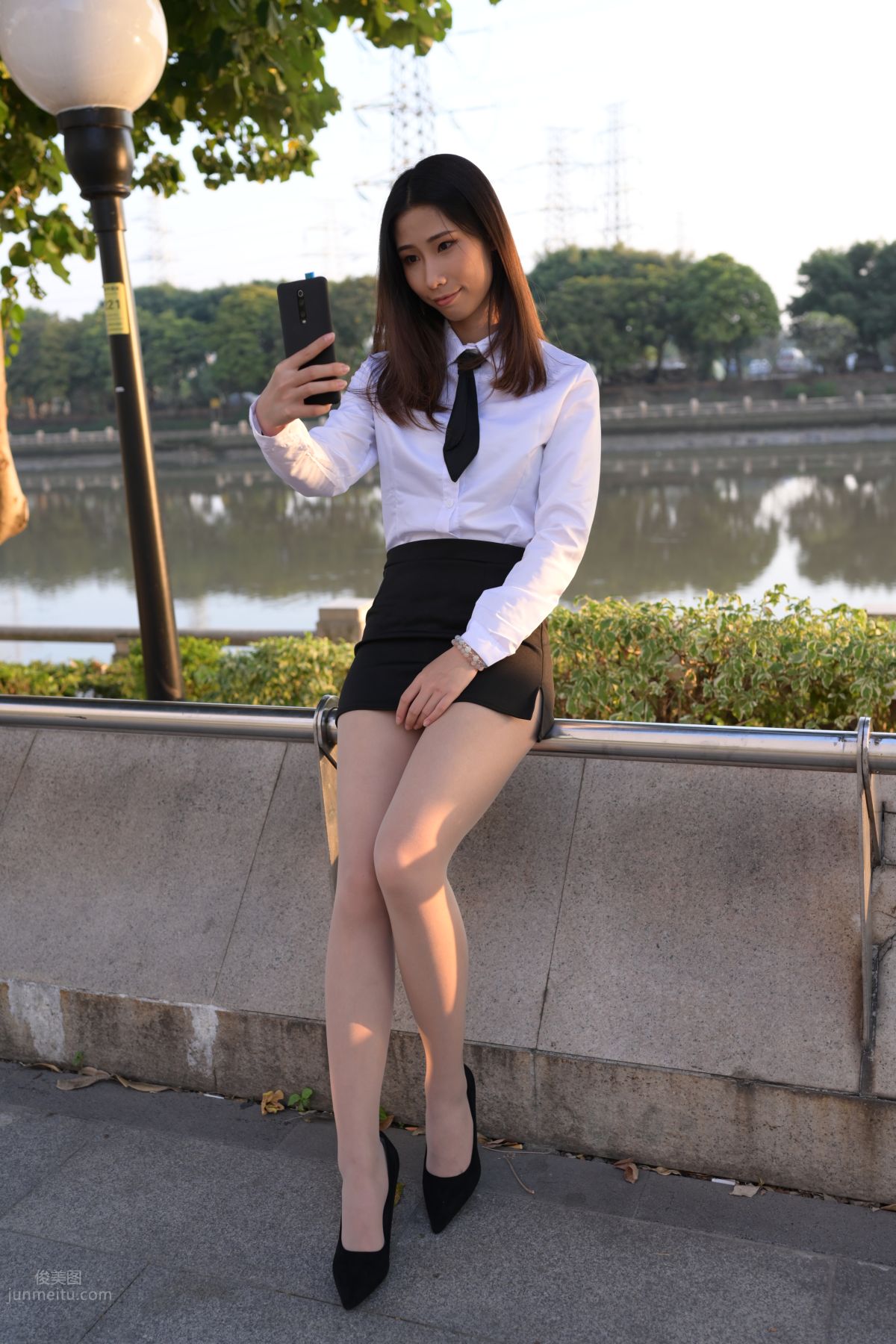 [魔鏡街拍] 082 SM_0006街拍肉絲高跟制服ol小姐姐 63