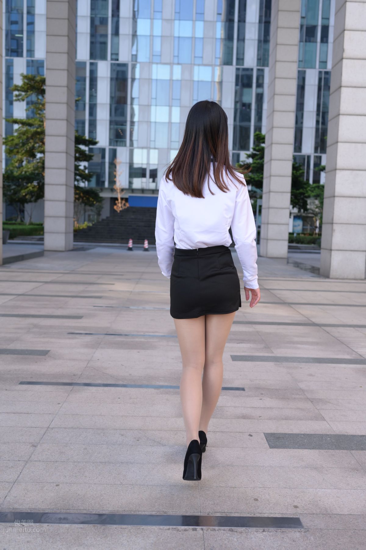 [魔鏡街拍] 082 SM_0006街拍肉絲高跟制服ol小姐姐 11