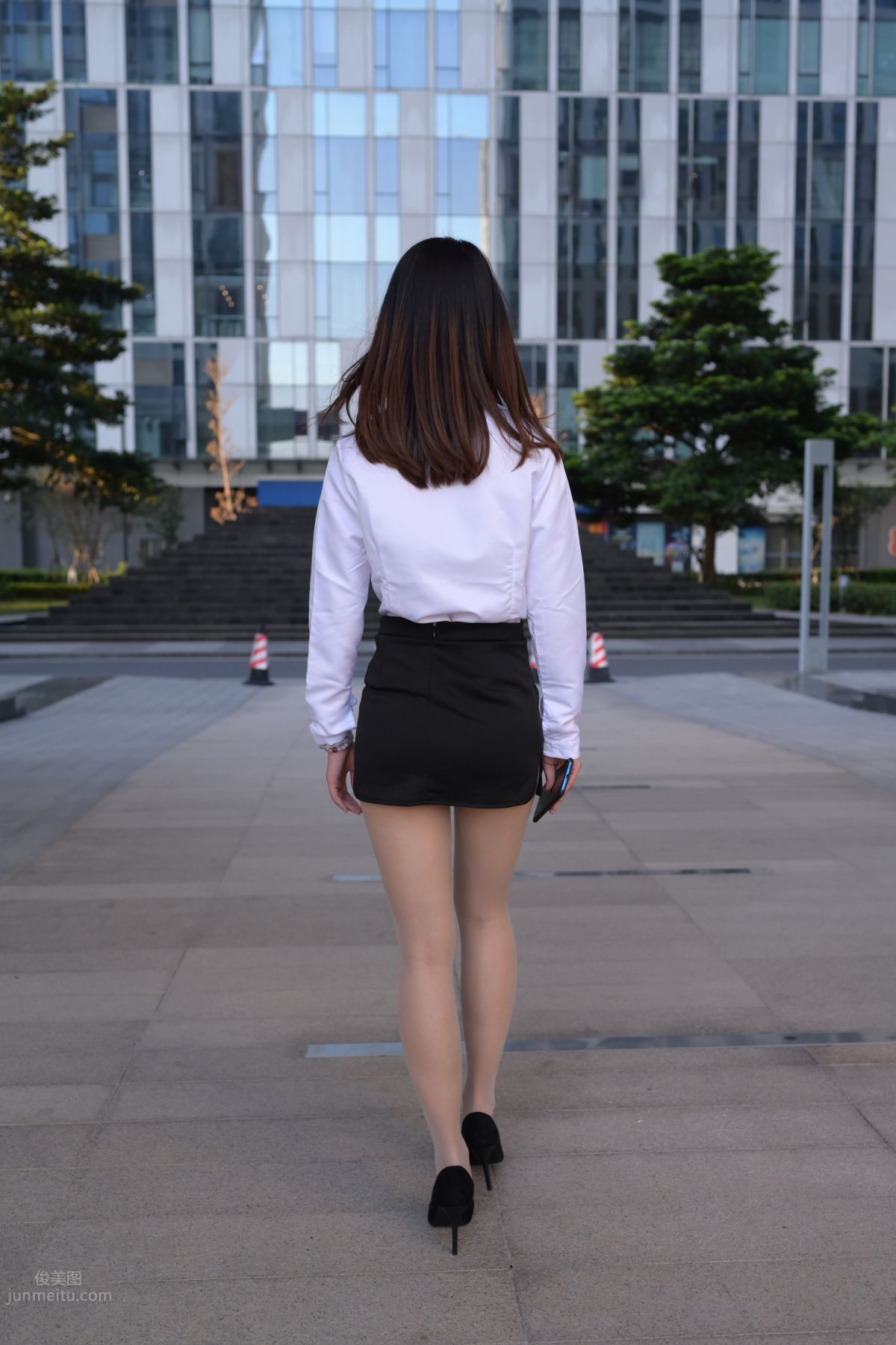 [魔鏡街拍] 082 SM_0006街拍肉絲高跟制服ol小姐姐 22