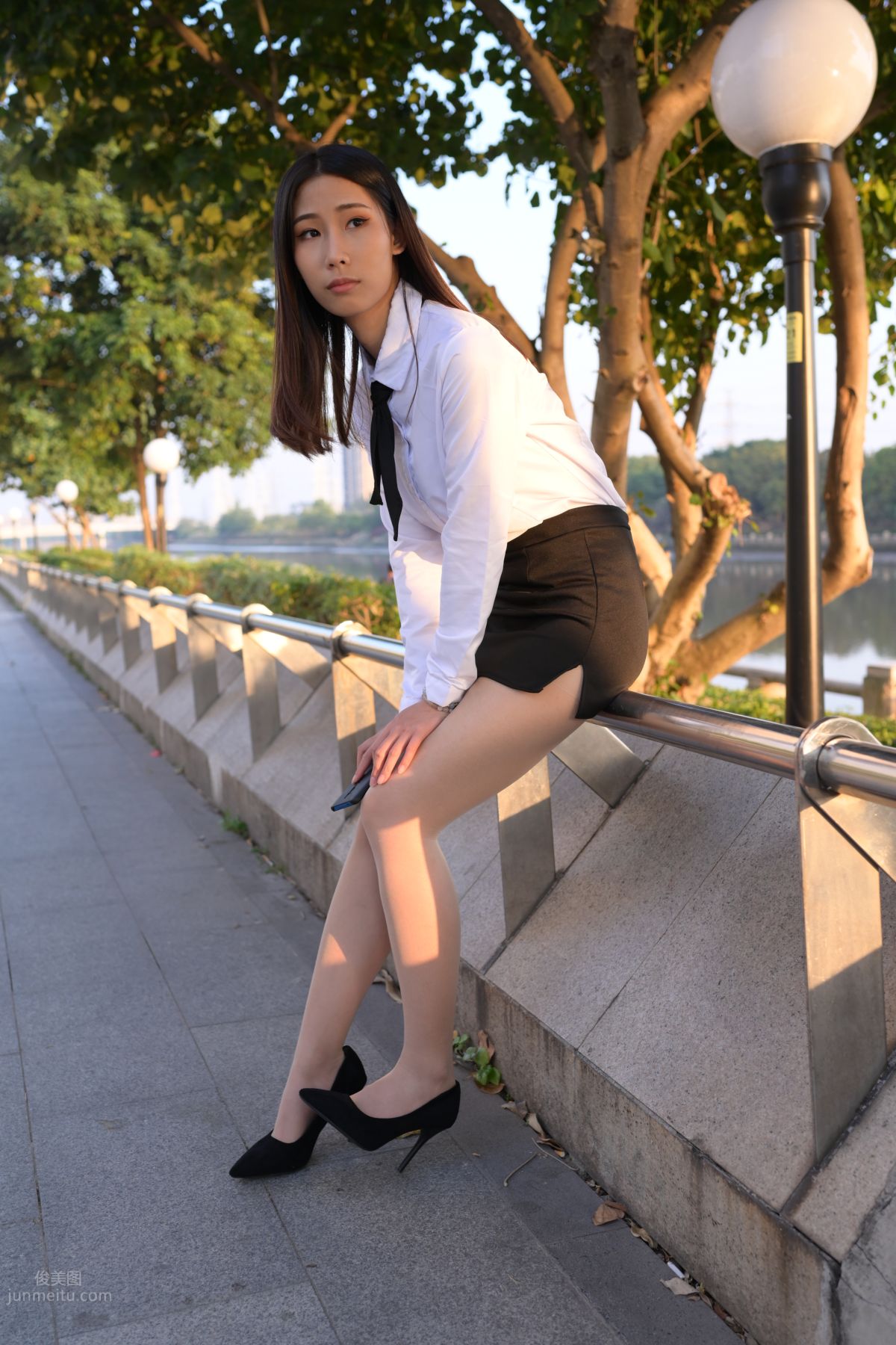 [魔鏡街拍] 082 SM_0006街拍肉絲高跟制服ol小姐姐 51