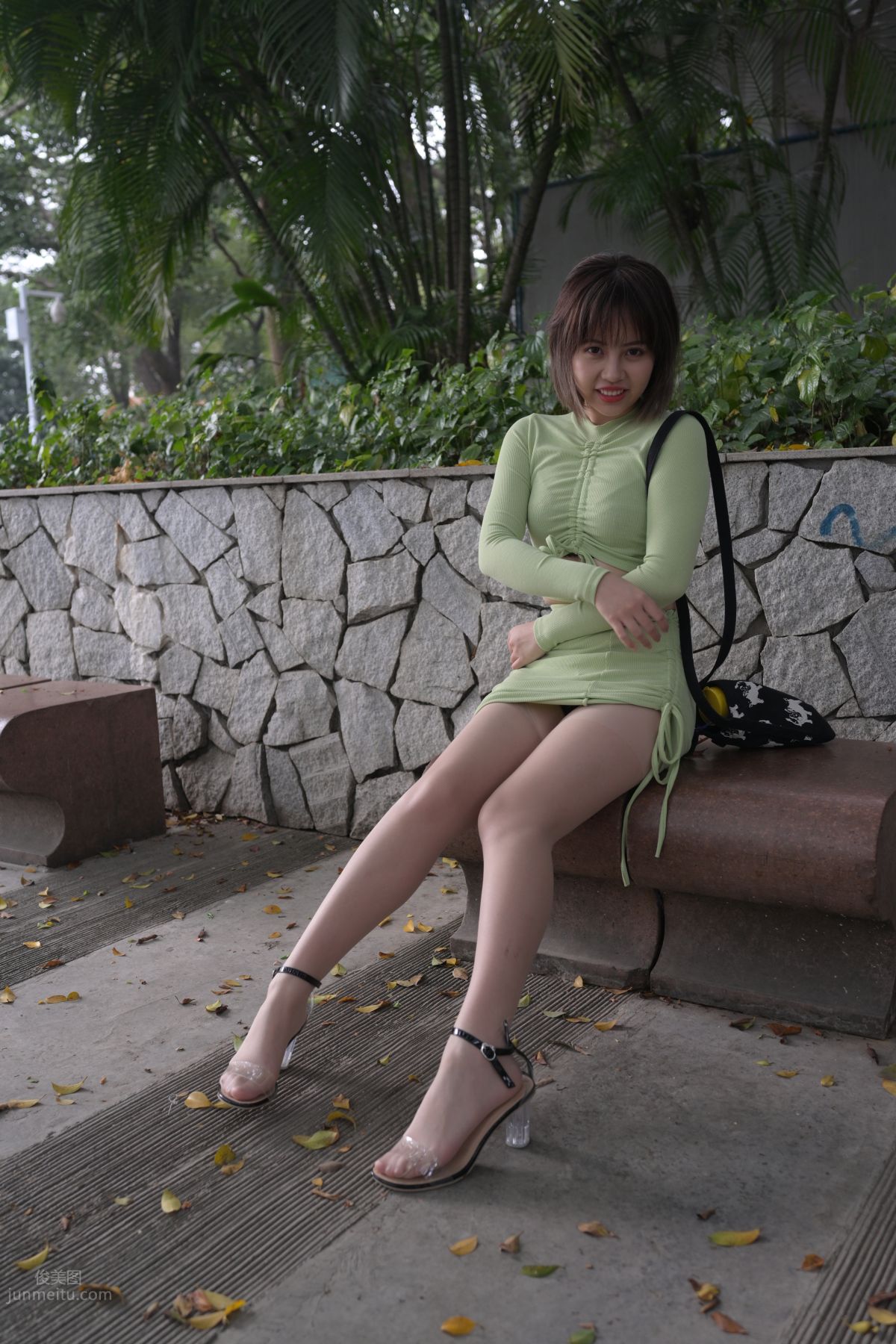 [魔鏡街拍] 083 SM_0007程生街拍 微胖的美女肉絲襪美腳特寫太性感 309