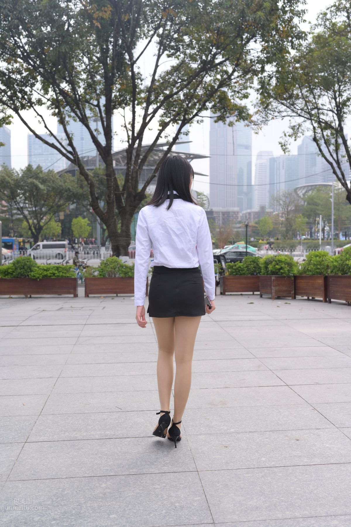 [魔鏡街拍] 084 程生街拍-商城推銷美女長腿肉絲制服 288