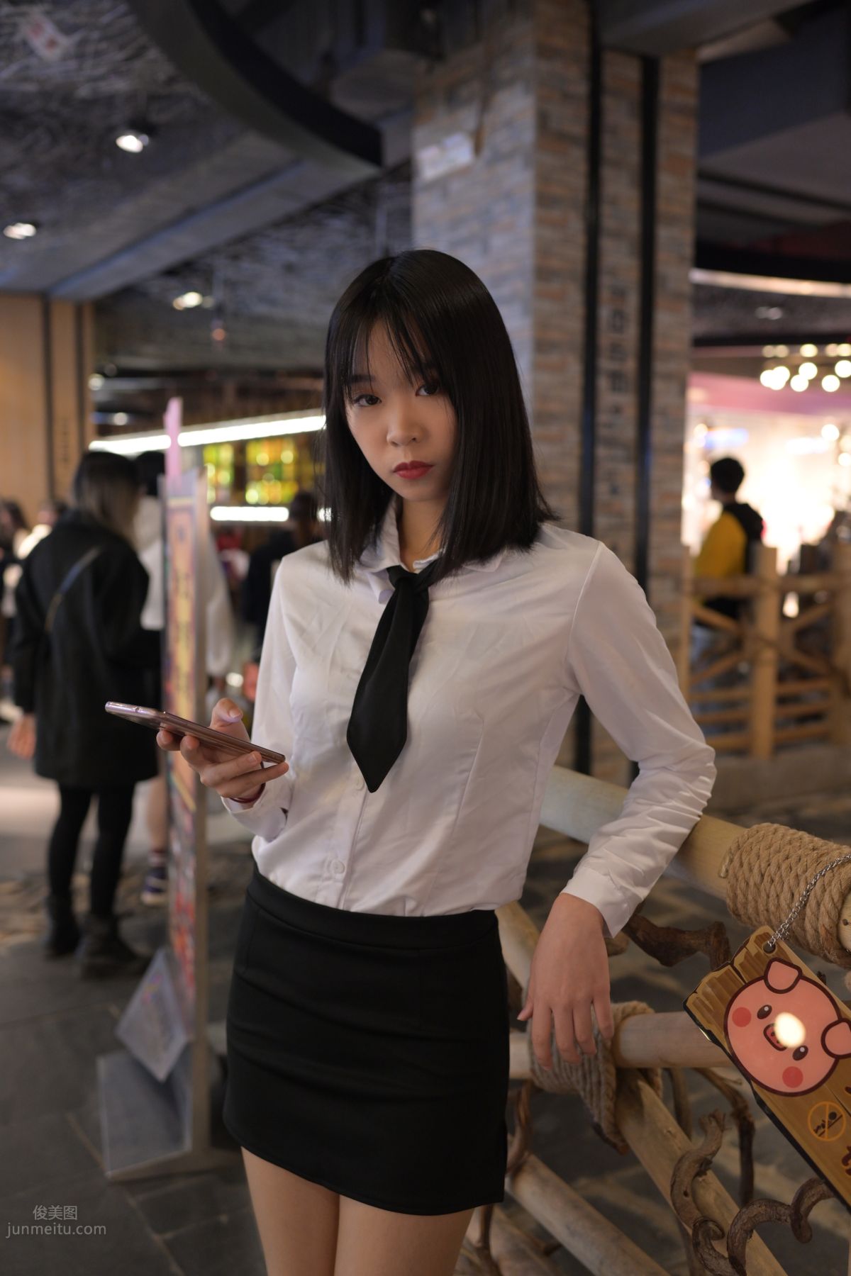[魔鏡街拍] 084 程生街拍-商城推銷美女長腿肉絲制服 312