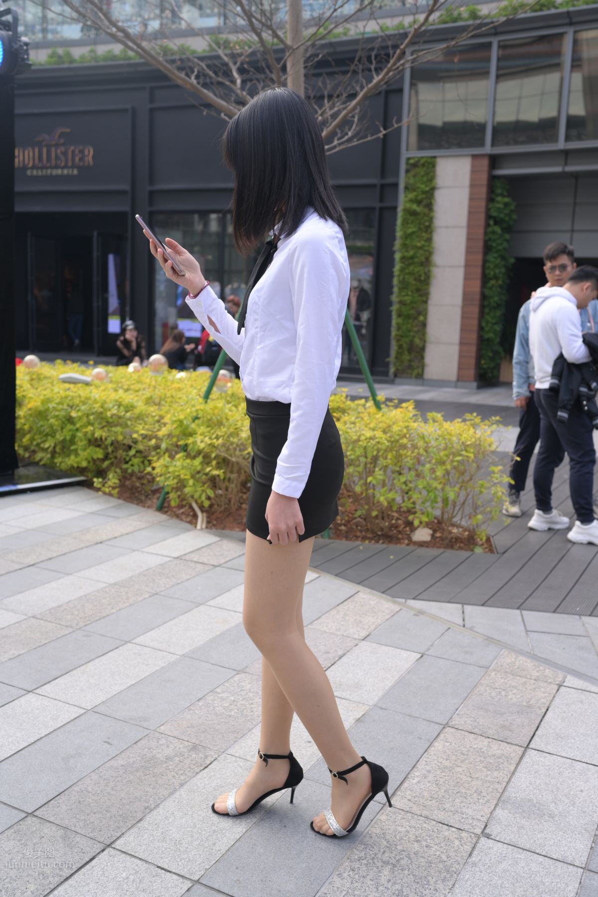 [魔鏡街拍] 084 程生街拍-商城推銷美女長腿肉絲制服 366