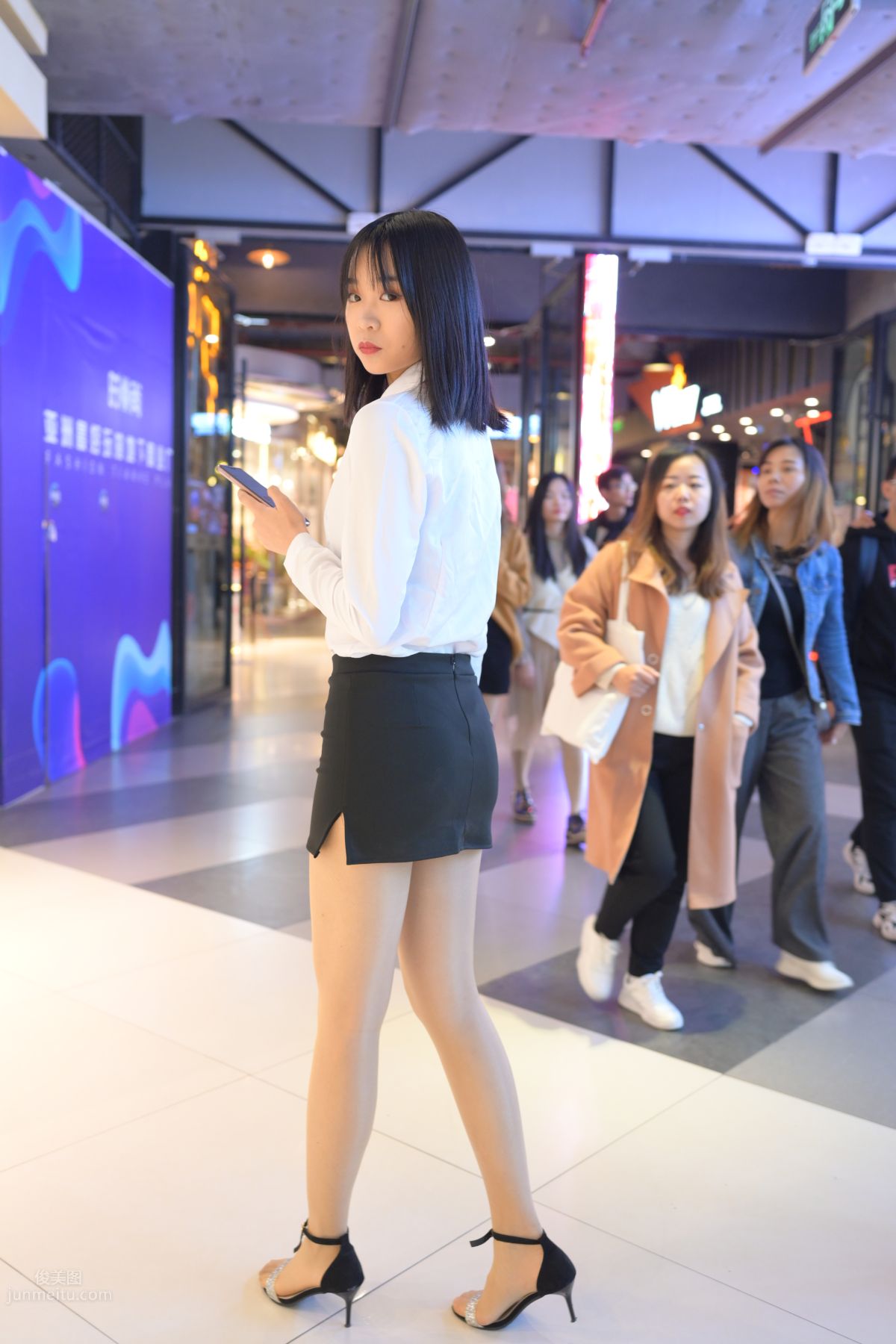 [魔鏡街拍] 084 程生街拍-商城推銷美女長腿肉絲制服 334