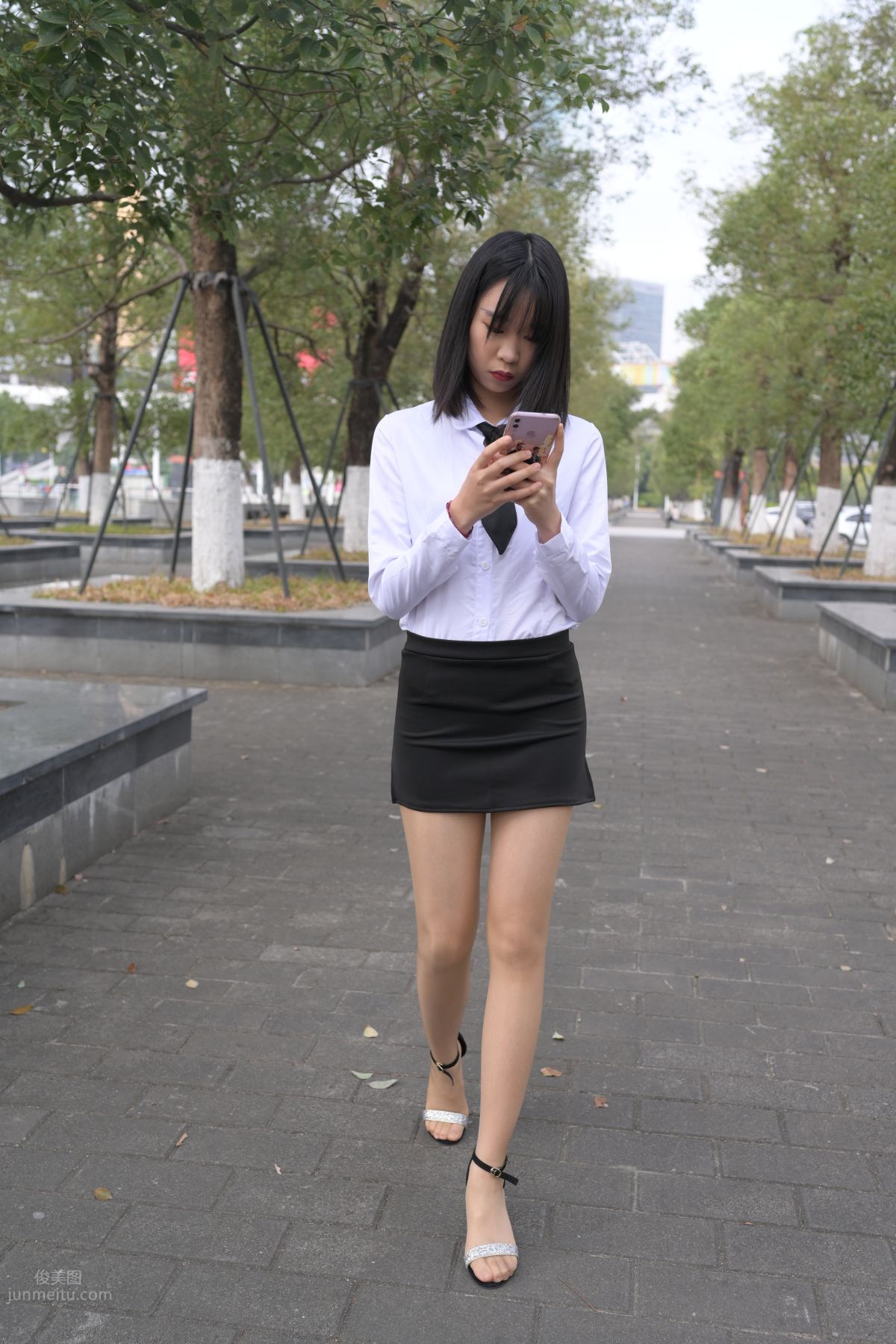 [魔鏡街拍] 084 程生街拍-商城推銷美女長腿肉絲制服 254