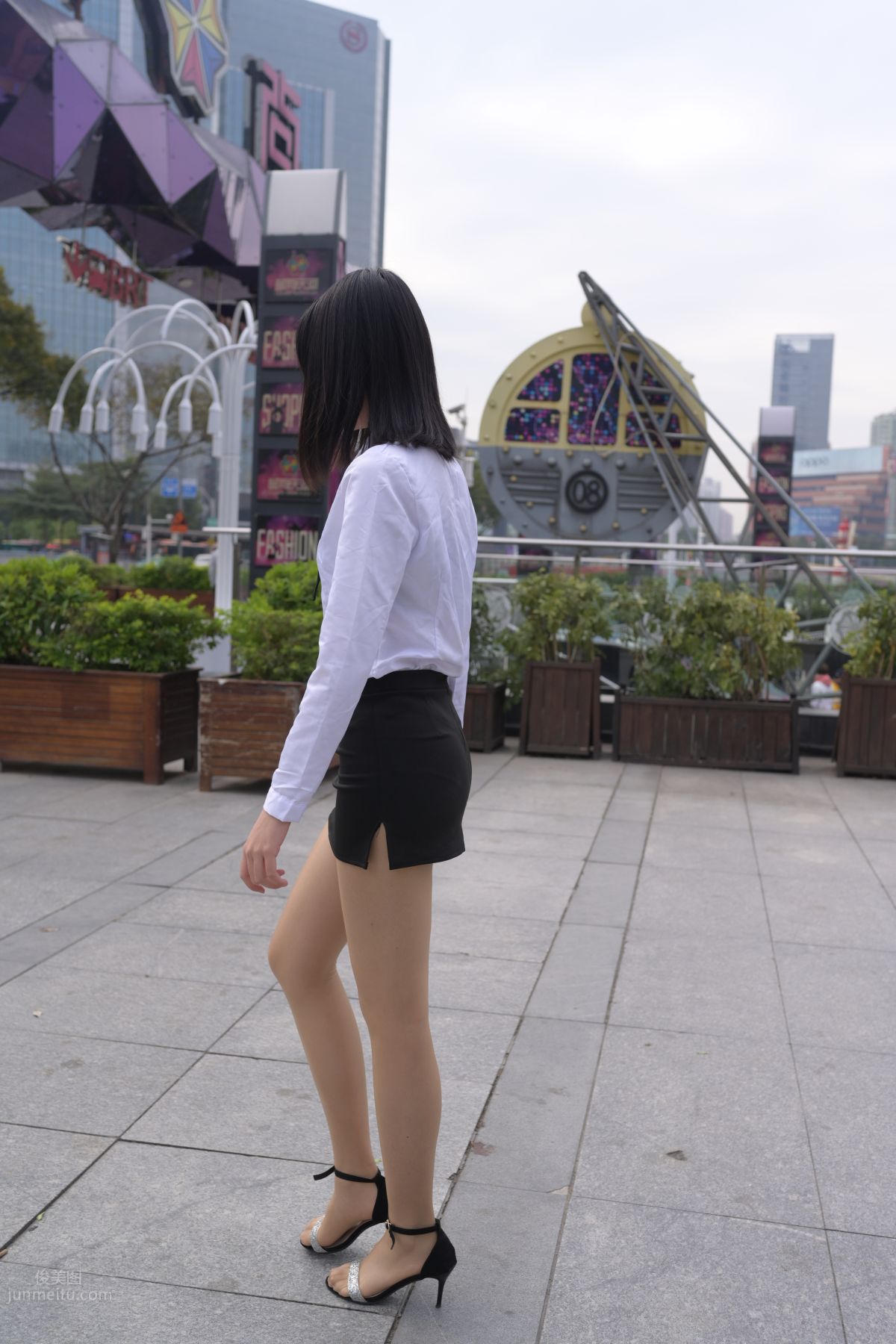 [魔鏡街拍] 084 程生街拍-商城推銷美女長腿肉絲制服 285