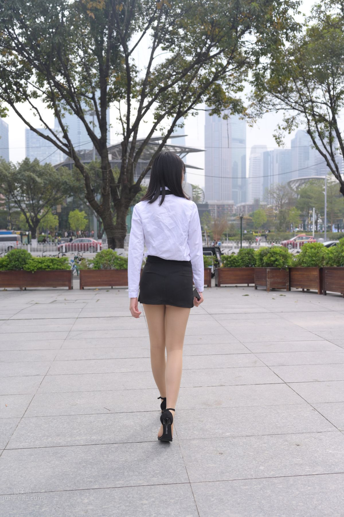 [魔鏡街拍] 084 程生街拍-商城推銷美女長腿肉絲制服 290