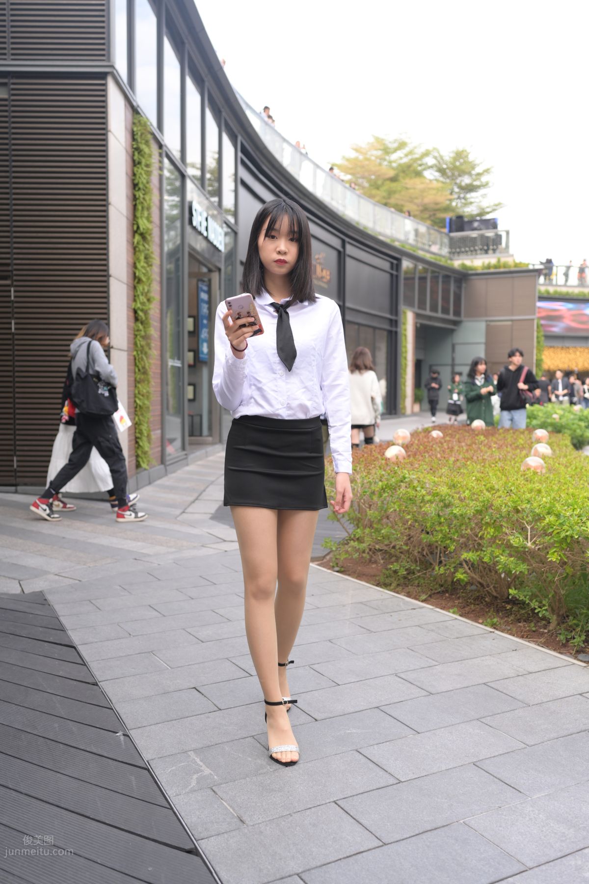 [魔鏡街拍] 084 程生街拍-商城推銷美女長腿肉絲制服 403