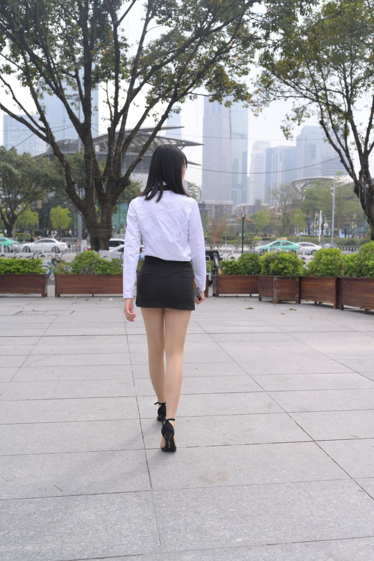 [魔鏡街拍] 084 程生街拍-商城推銷美女長腿肉絲制服 291