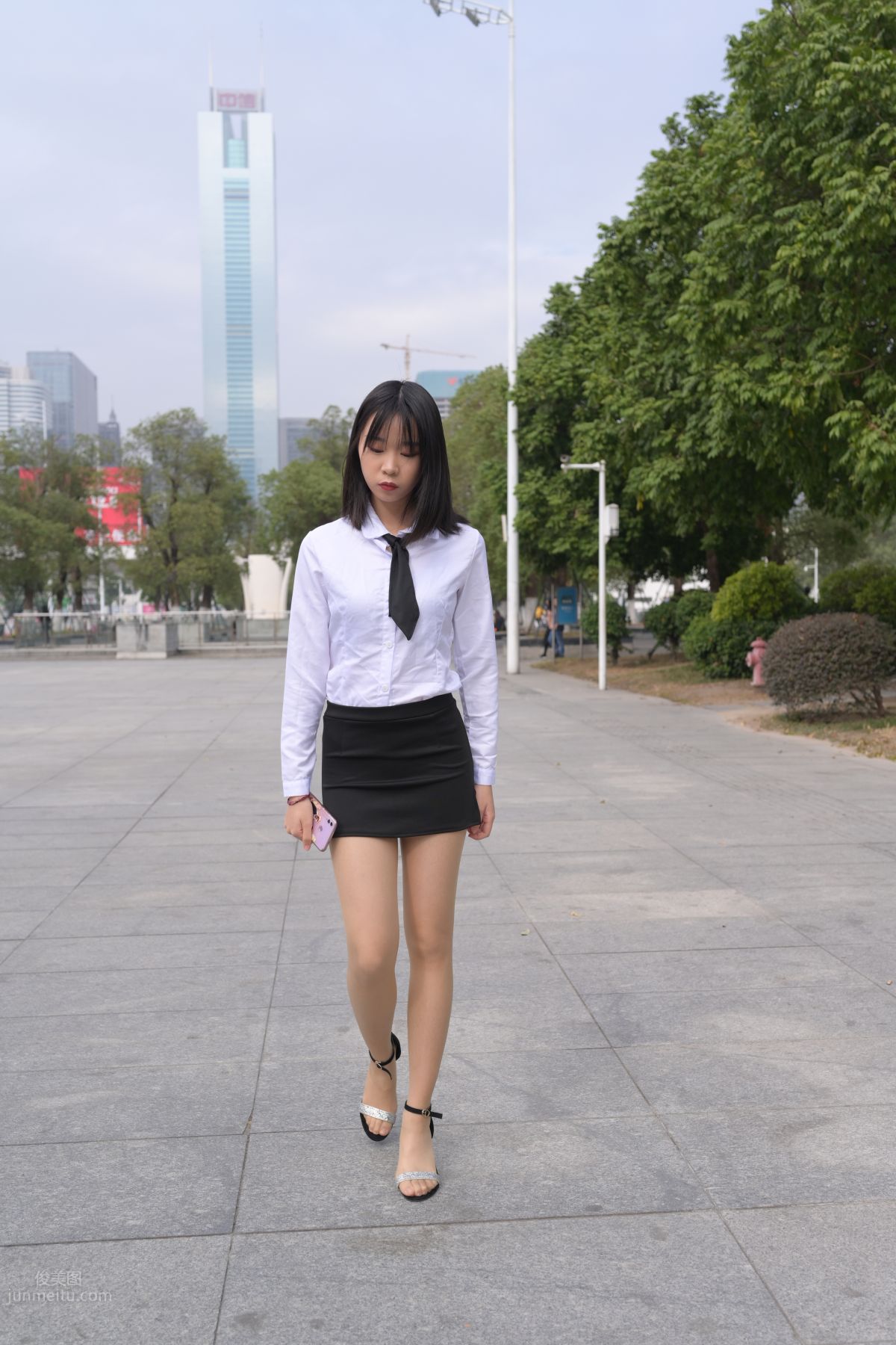 [魔鏡街拍] 084 程生街拍-商城推銷美女長腿肉絲制服 264