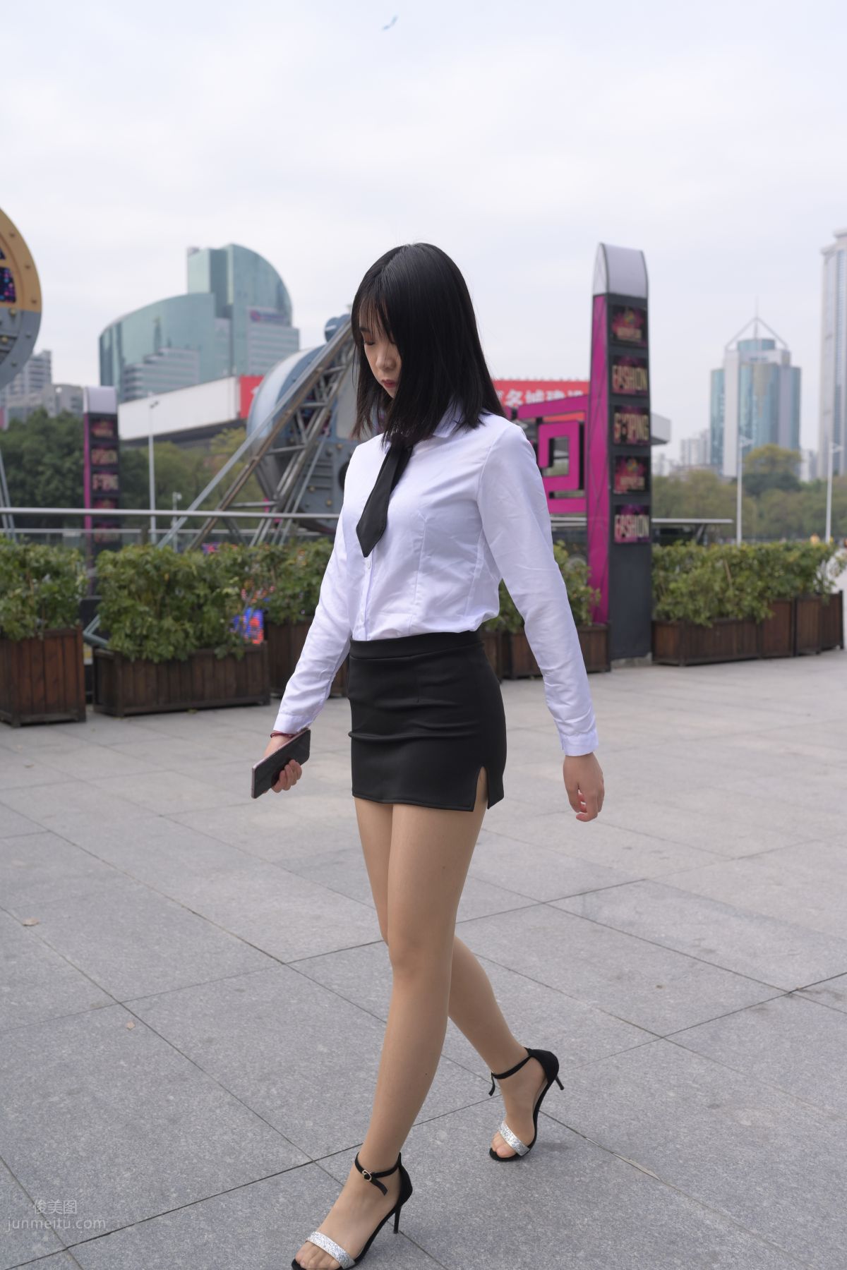 [魔鏡街拍] 084 程生街拍-商城推銷美女長腿肉絲制服 279