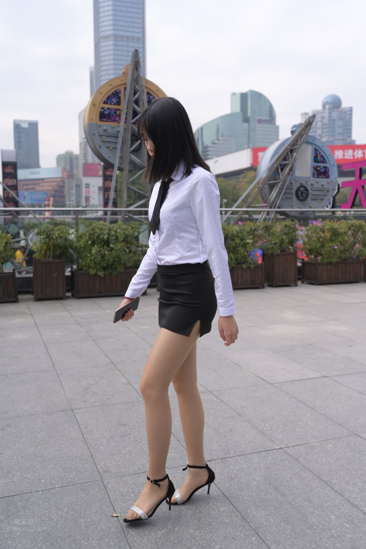 [魔鏡街拍] 084 程生街拍-商城推銷美女長腿肉絲制服 281