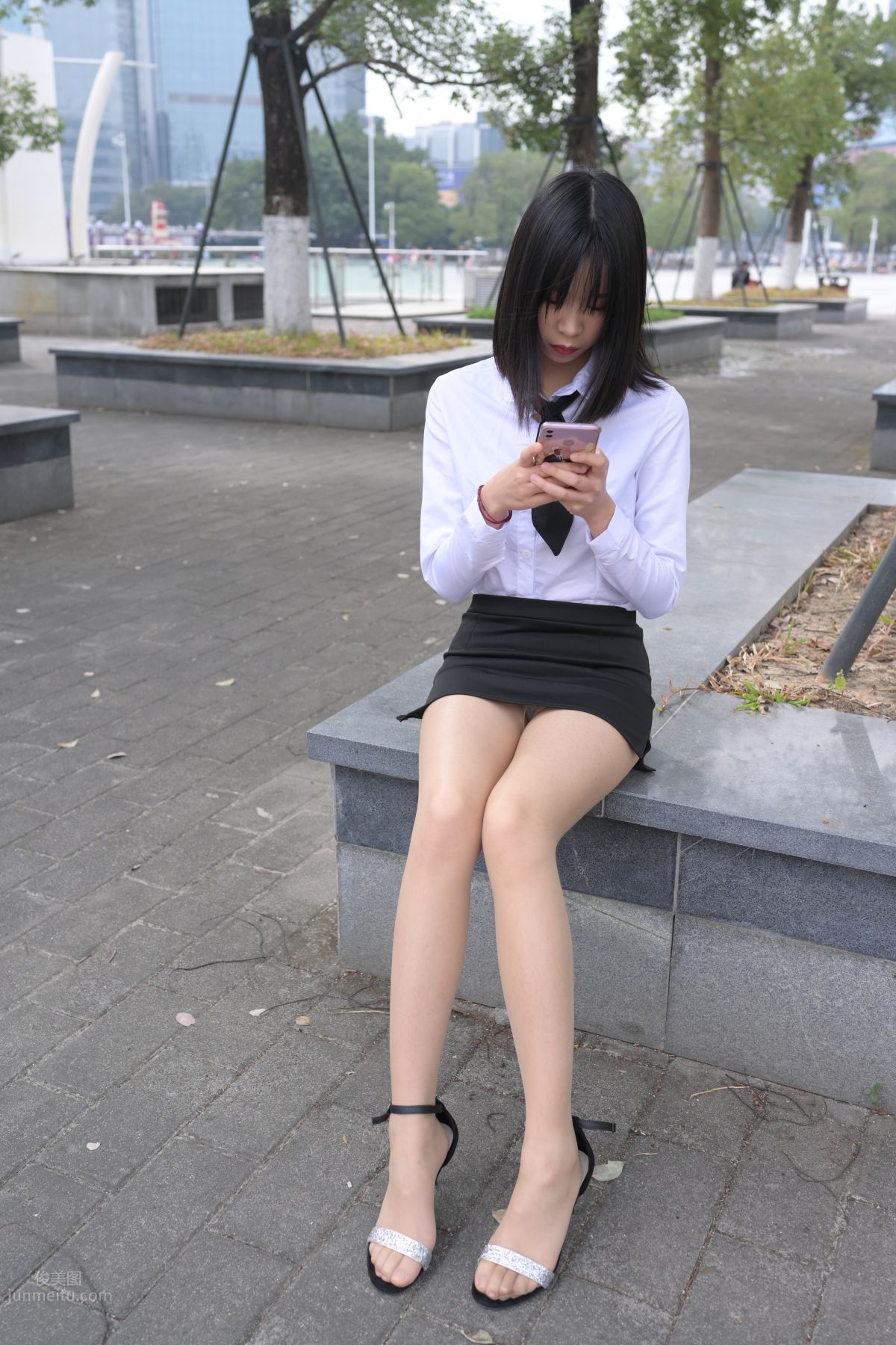 [魔鏡街拍] 084 程生街拍-商城推銷美女長腿肉絲制服 185
