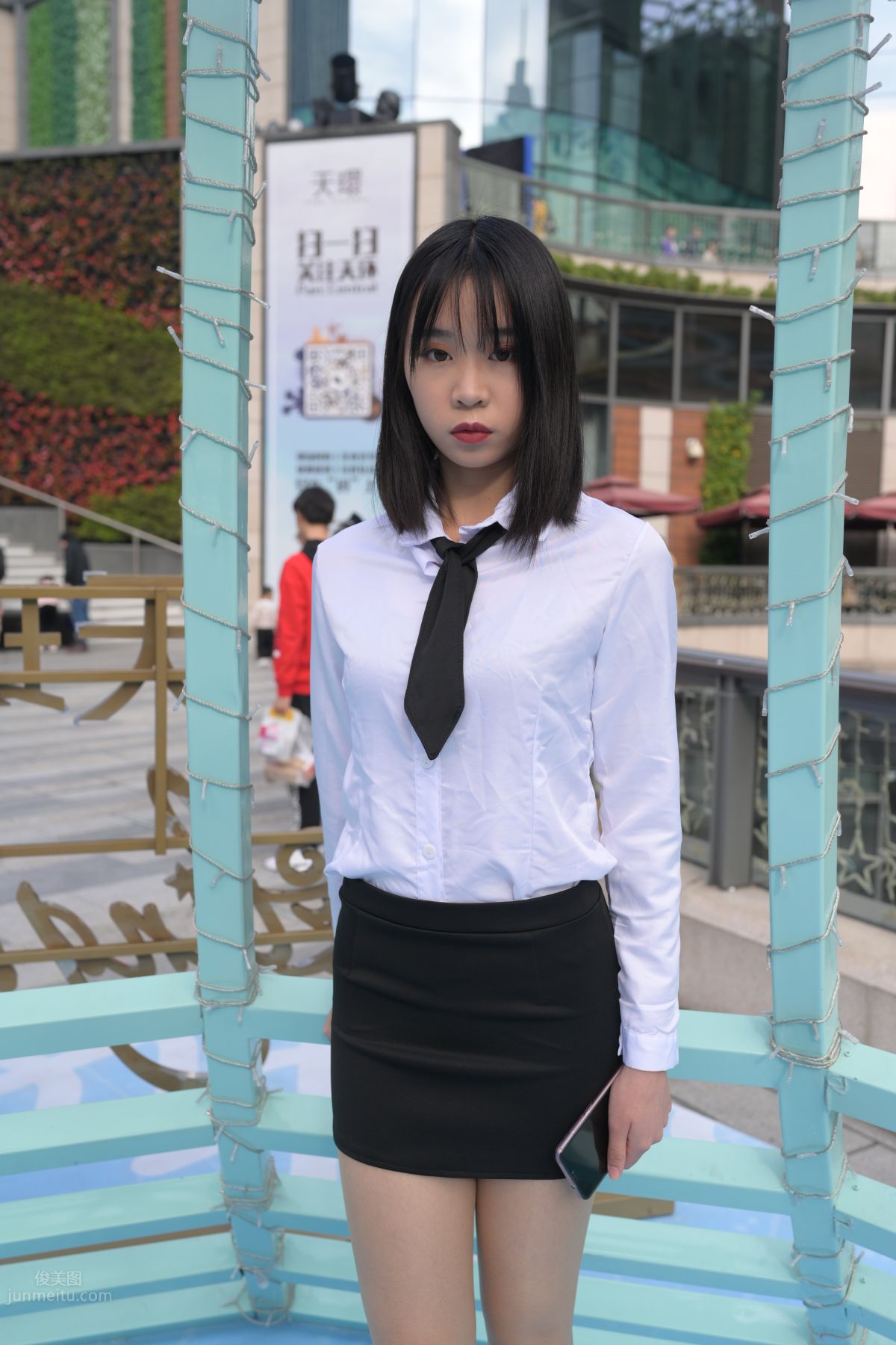 [魔鏡街拍] 084 程生街拍-商城推銷美女長腿肉絲制服 381