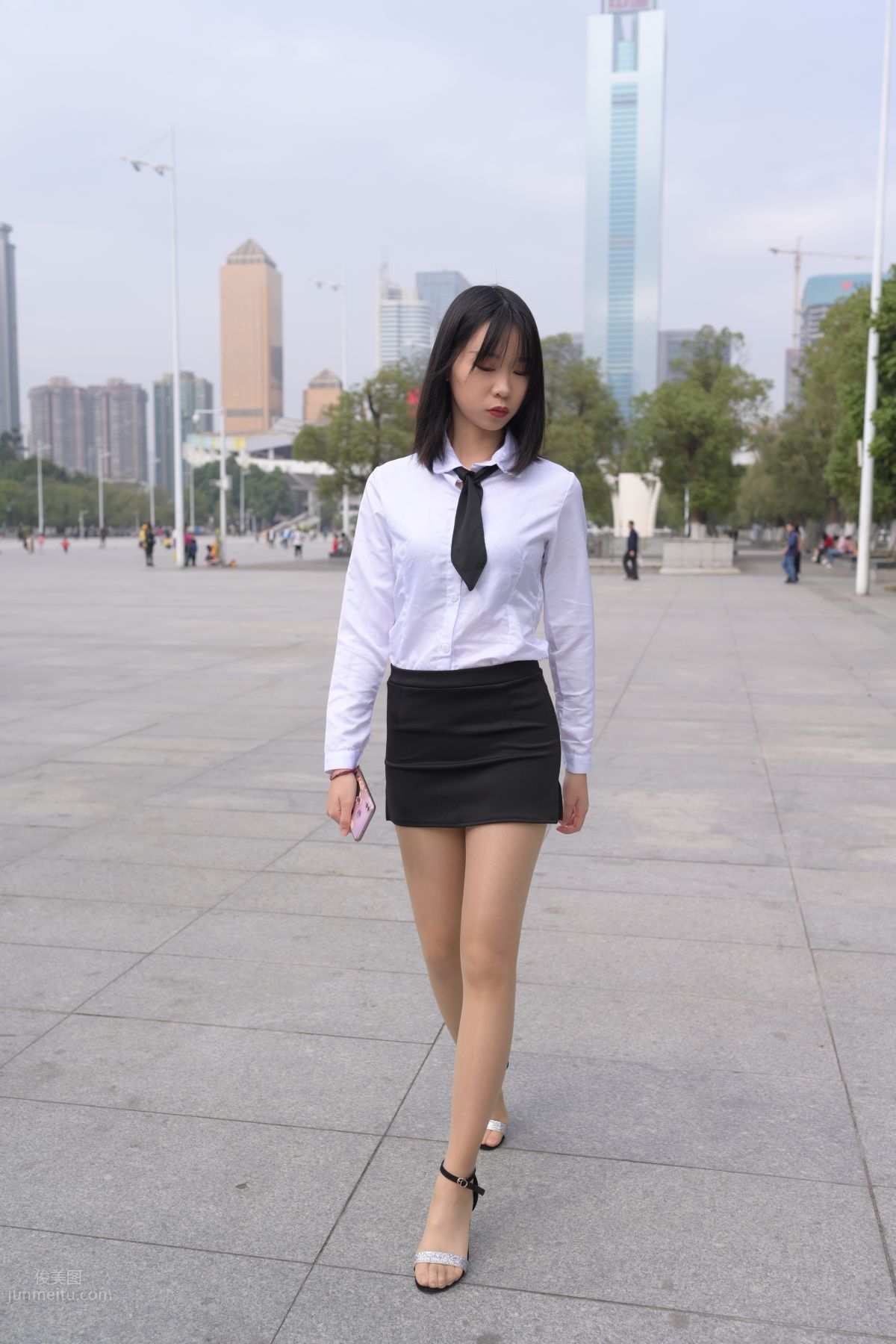 [魔鏡街拍] 084 程生街拍-商城推銷美女長腿肉絲制服 272
