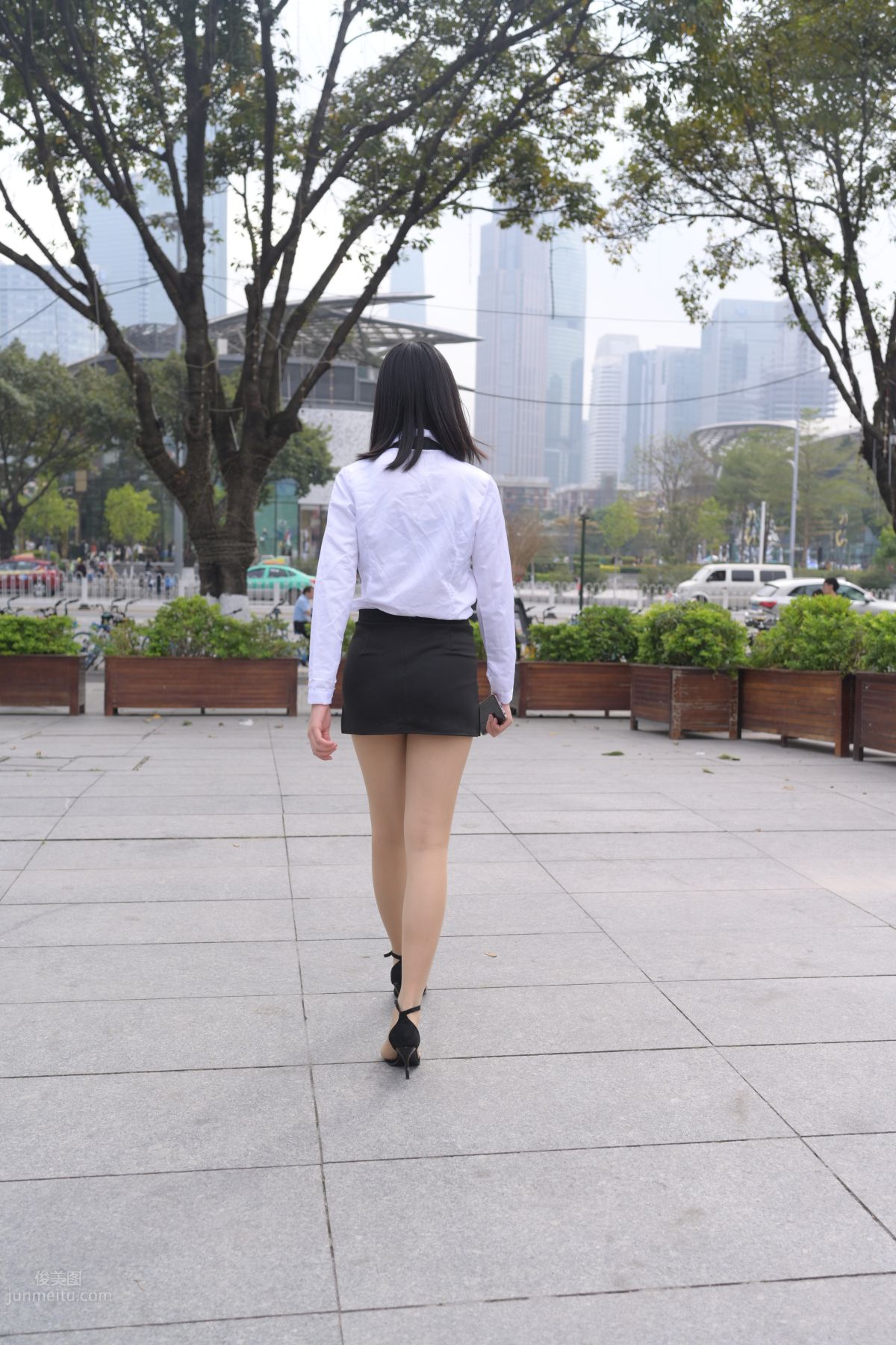 [魔鏡街拍] 084 程生街拍-商城推銷美女長腿肉絲制服 294