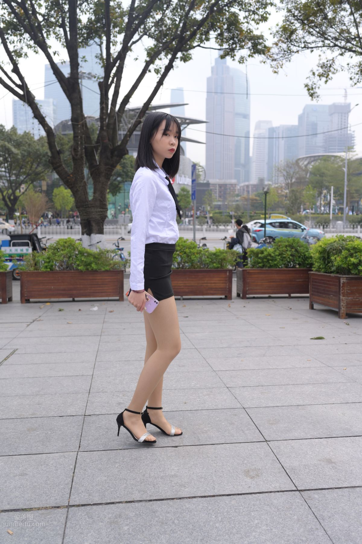 [魔鏡街拍] 084 程生街拍-商城推銷美女長腿肉絲制服 298