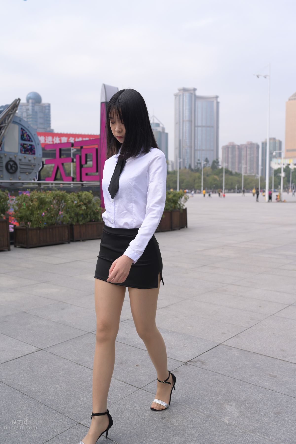 [魔鏡街拍] 084 程生街拍-商城推銷美女長腿肉絲制服 278