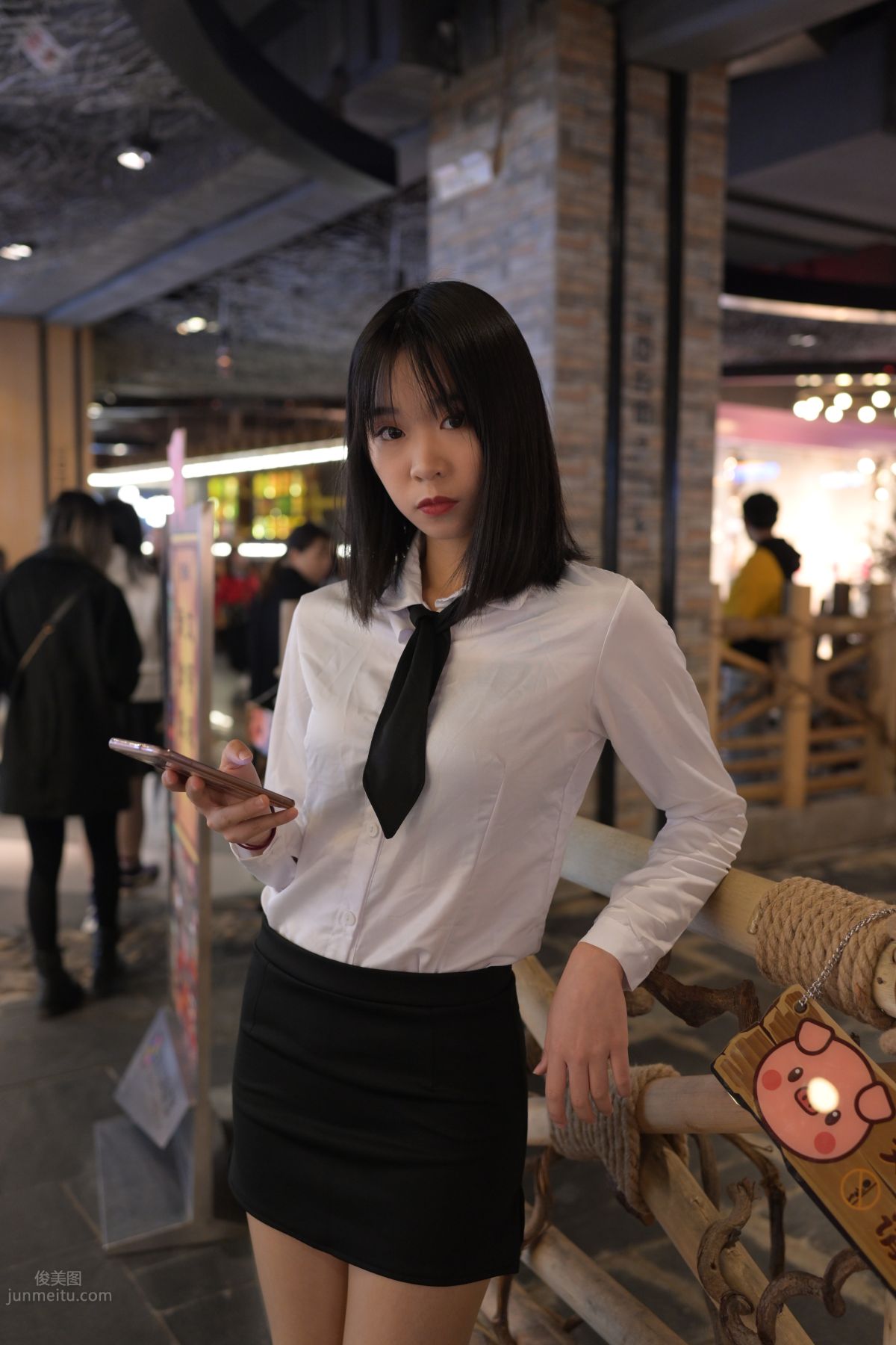 [魔鏡街拍] 084 程生街拍-商城推銷美女長腿肉絲制服 313