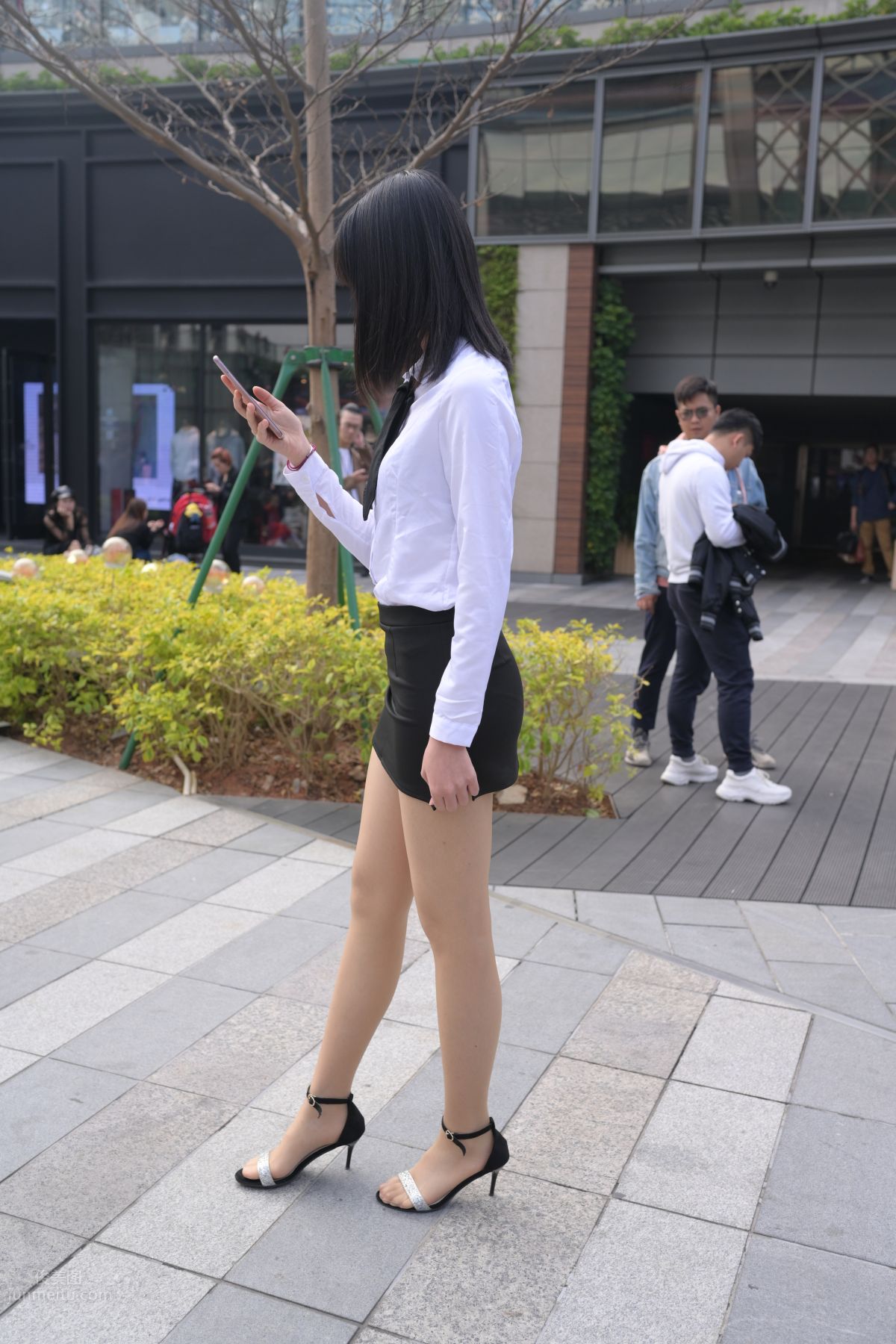 [魔鏡街拍] 084 程生街拍-商城推銷美女長腿肉絲制服 364
