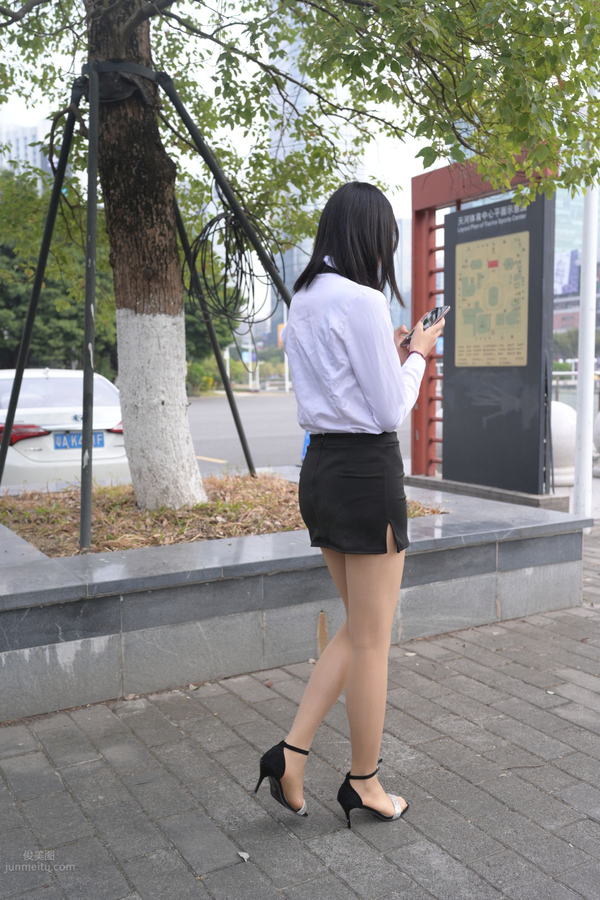 [魔鏡街拍] 084 程生街拍-商城推銷美女長腿肉絲制服 261