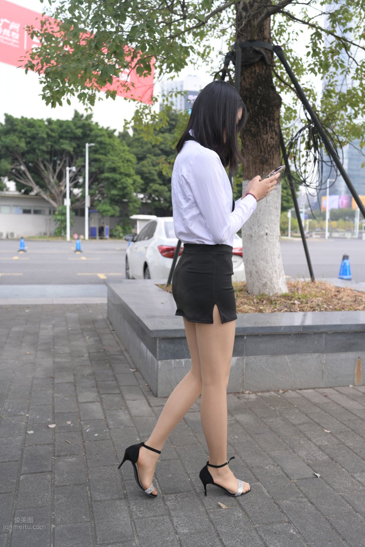 [魔鏡街拍] 084 程生街拍-商城推銷美女長腿肉絲制服 258