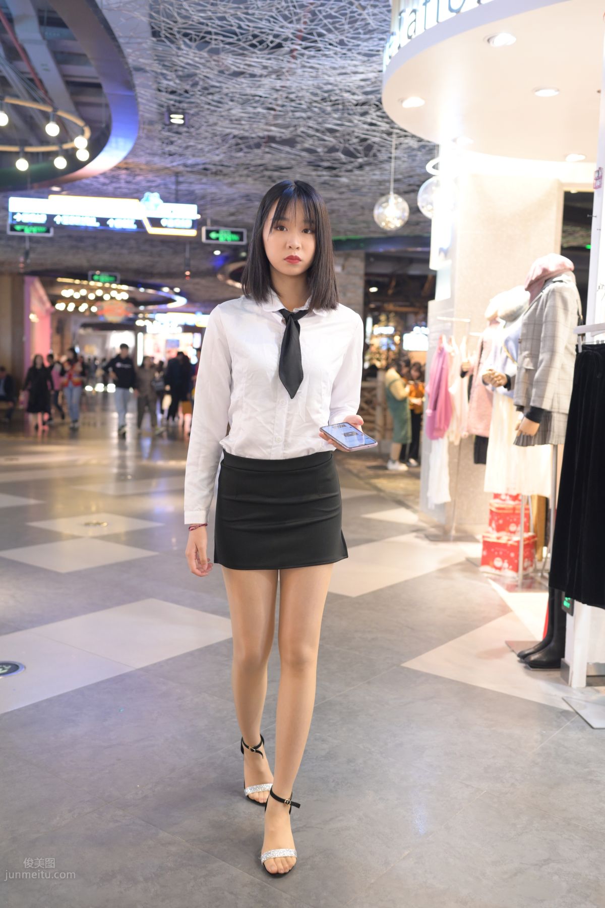 [魔鏡街拍] 084 程生街拍-商城推銷美女長腿肉絲制服 321