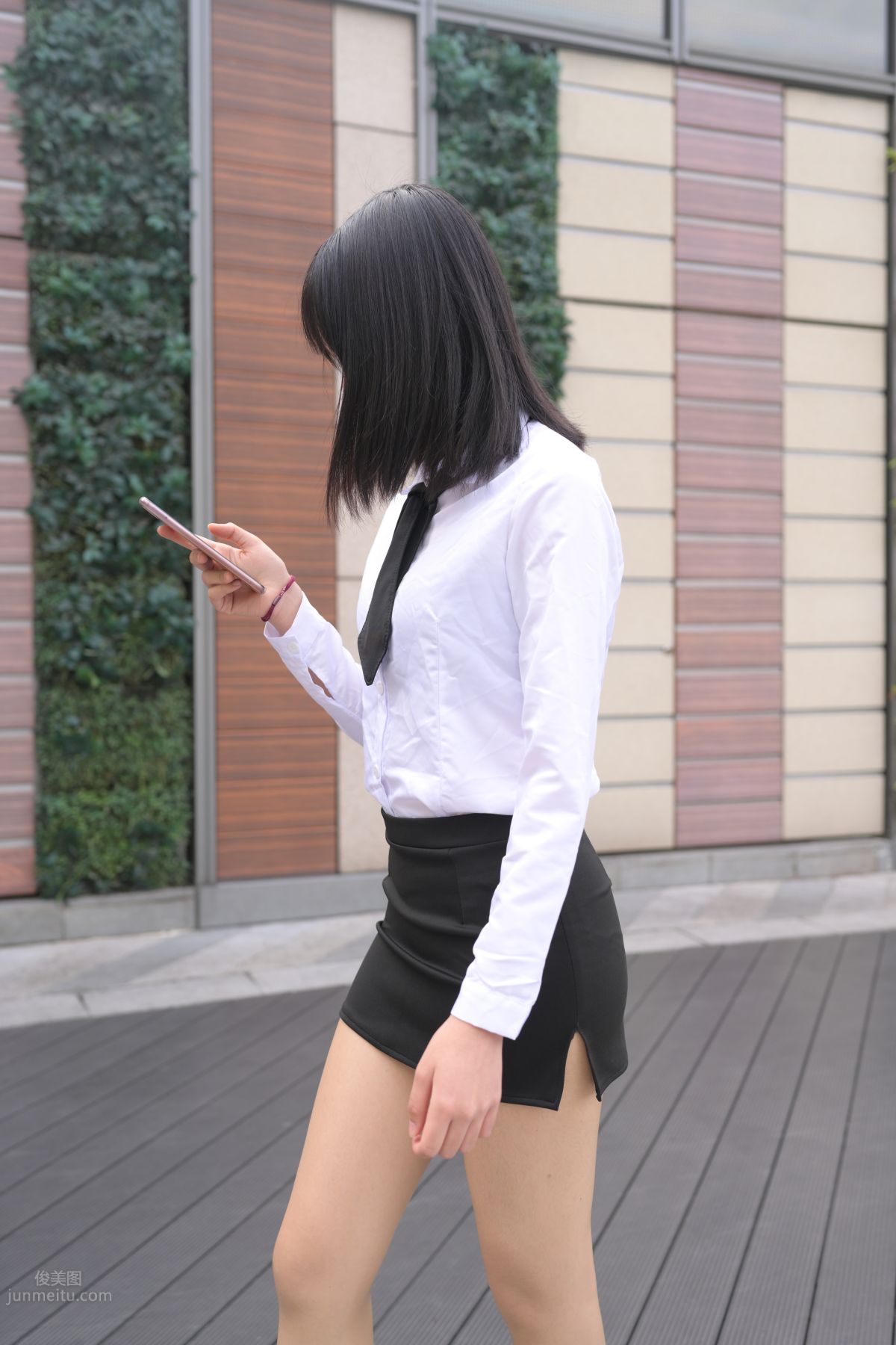 [魔鏡街拍] 084 程生街拍-商城推銷美女長腿肉絲制服 412