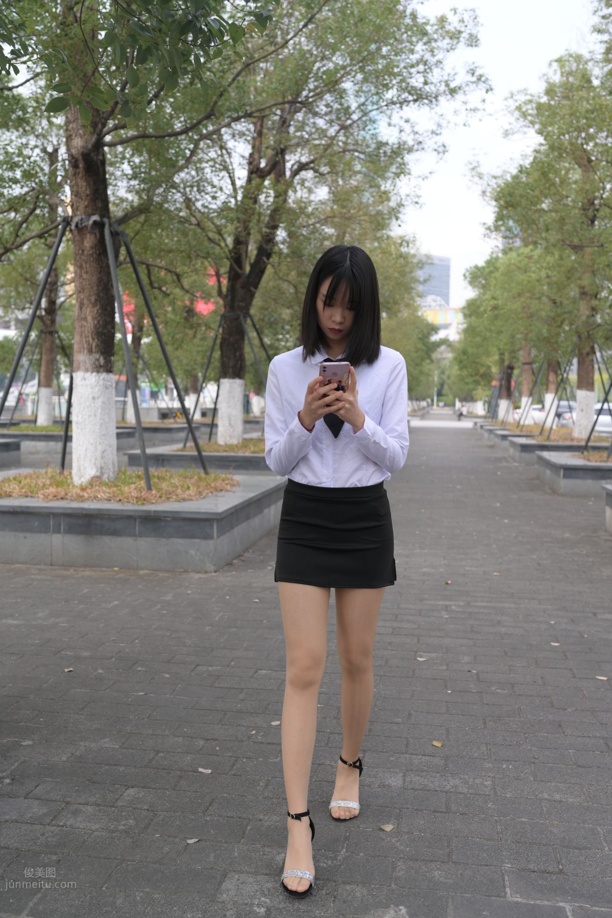 [魔鏡街拍] 084 程生街拍-商城推銷美女長腿肉絲制服 248