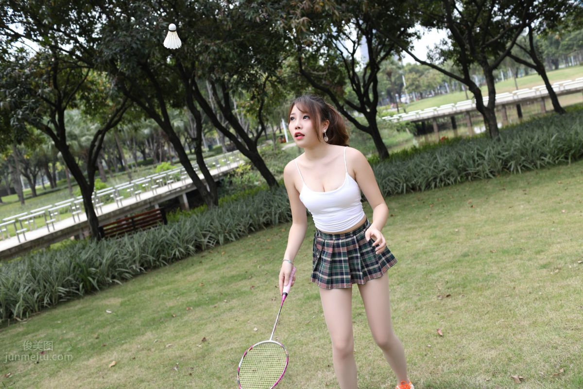 [魔鏡街拍] 087 戶外肉絲美腿打羽毛球 143