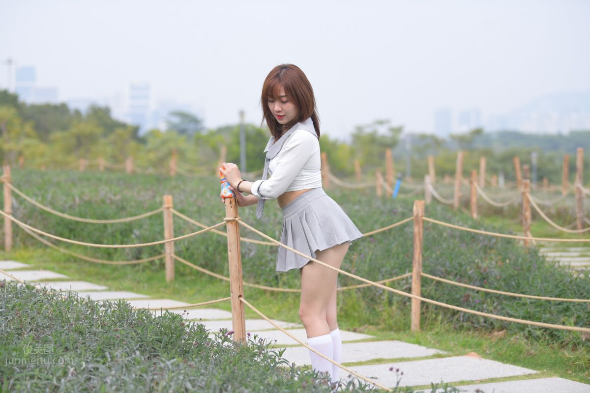 [魔鏡街拍] 095 性感動人的小百褶裙美女 3