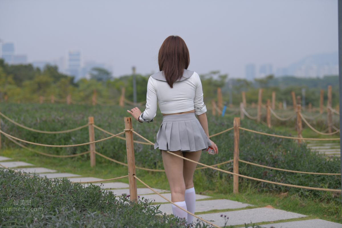 [魔鏡街拍] 095 性感動人的小百褶裙美女 10