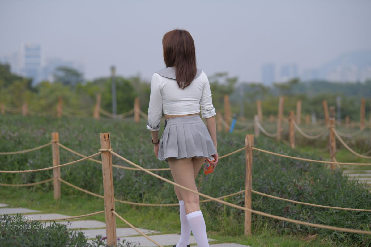 [魔鏡街拍] 095 性感動人的小百褶裙美女 13