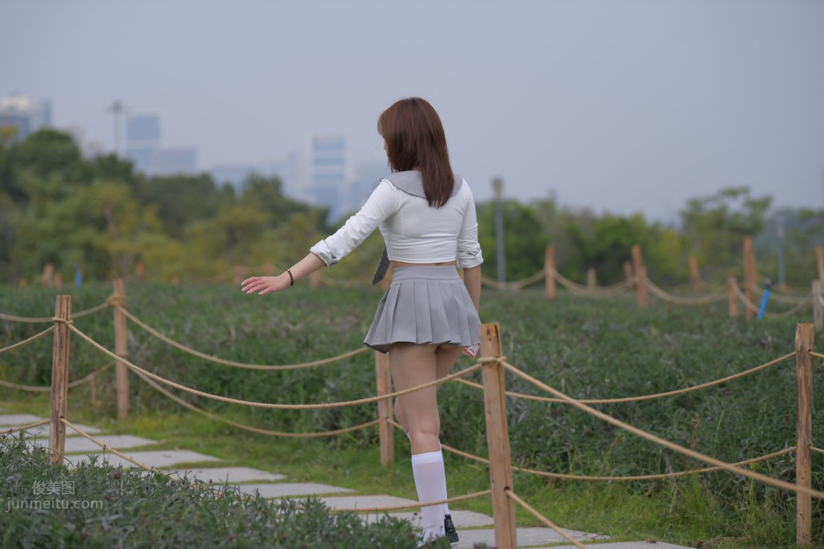 [魔鏡街拍] 095 性感動人的小百褶裙美女 17