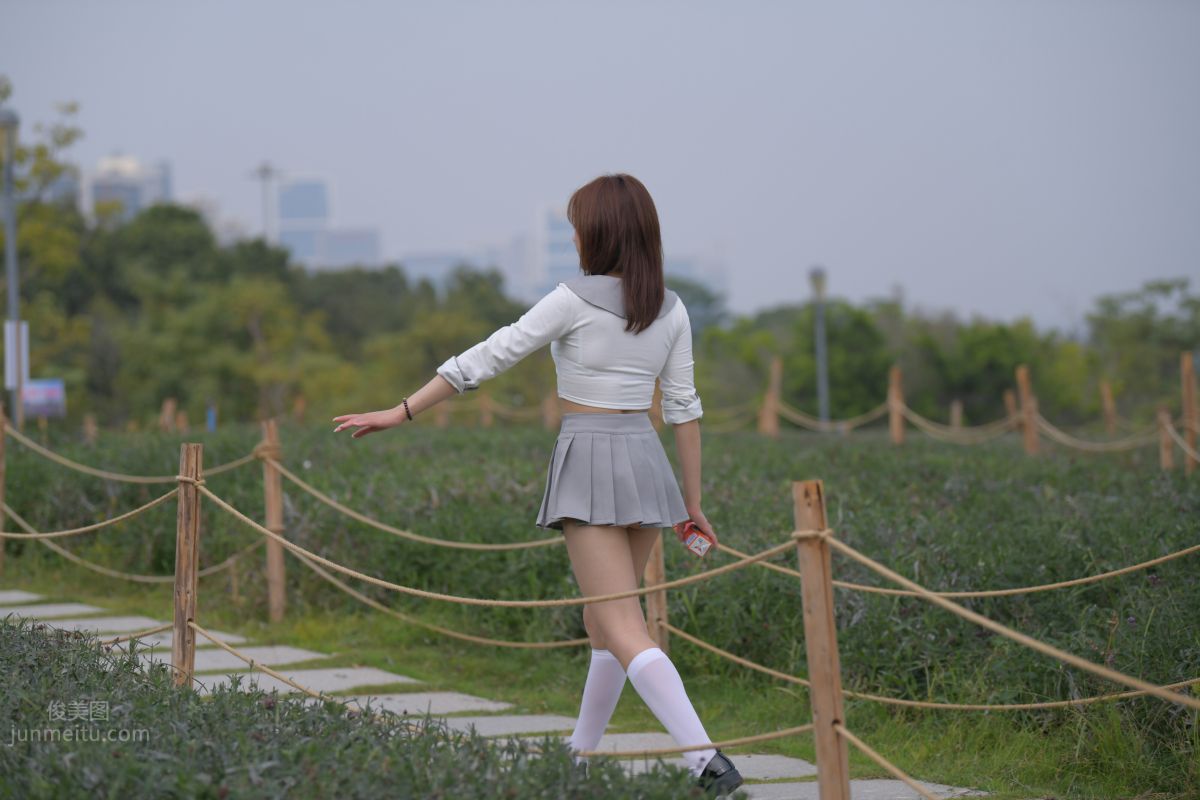 [魔鏡街拍] 095 性感動人的小百褶裙美女 20