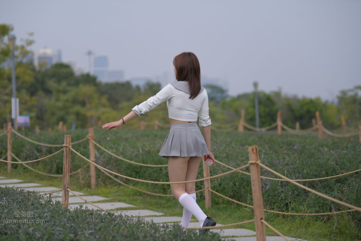[魔鏡街拍] 095 性感動人的小百褶裙美女 21