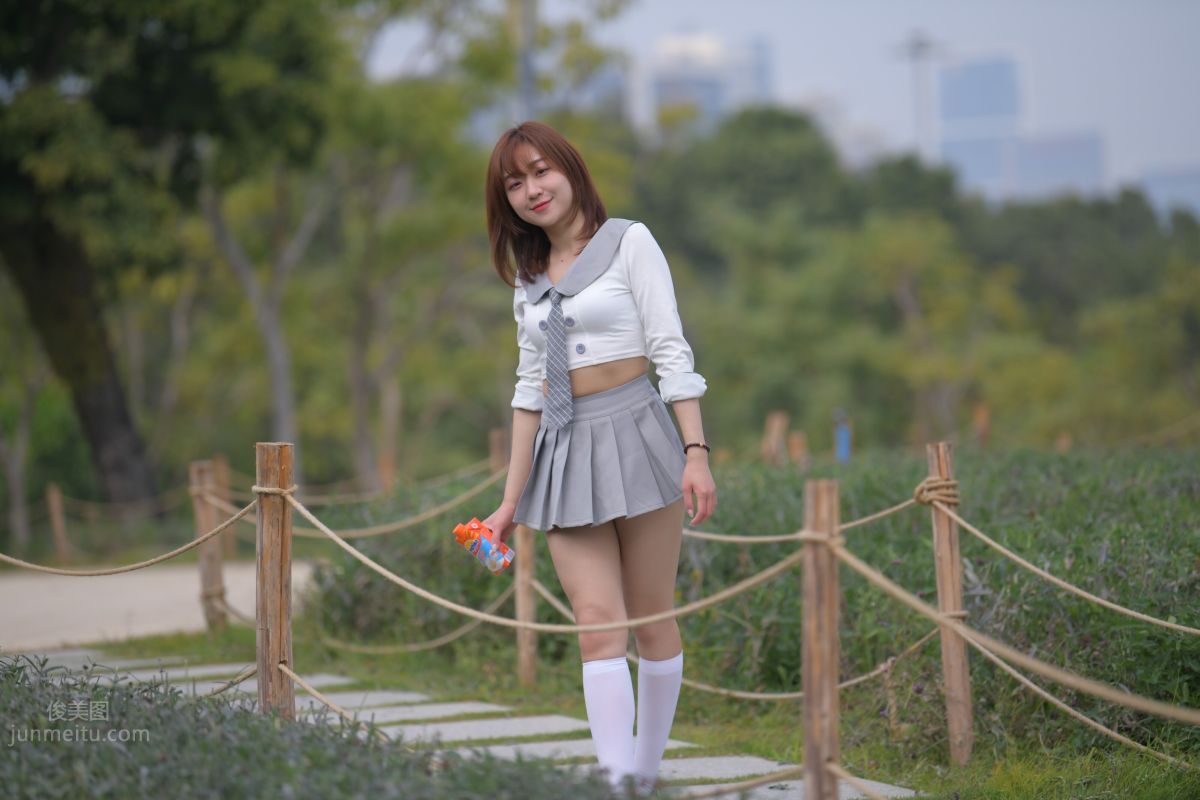 [魔鏡街拍] 095 性感動人的小百褶裙美女 39
