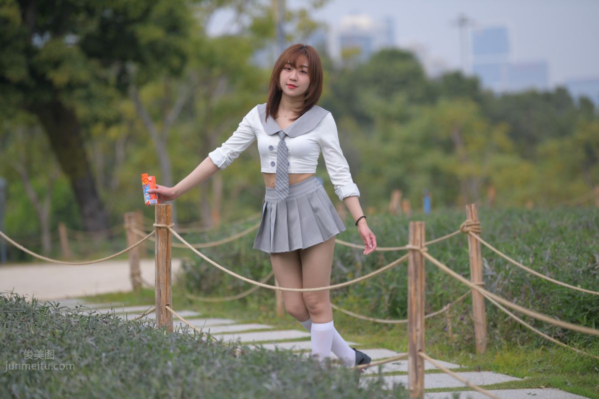 [魔鏡街拍] 095 性感動人的小百褶裙美女 49