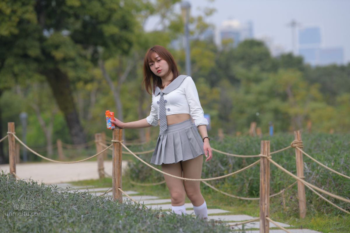 [魔鏡街拍] 095 性感動人的小百褶裙美女 50