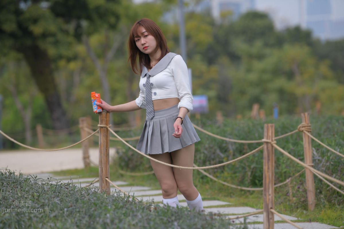 [魔鏡街拍] 095 性感動人的小百褶裙美女 55