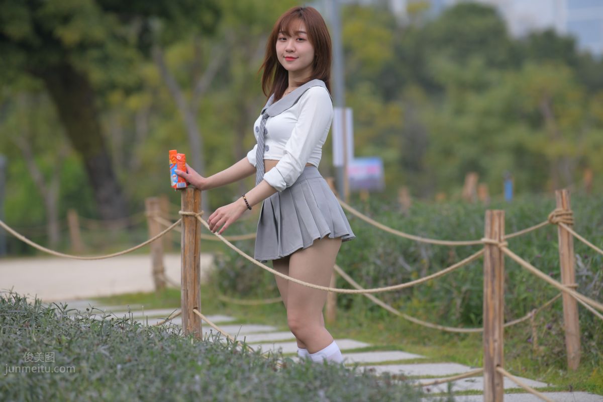 [魔鏡街拍] 095 性感動人的小百褶裙美女 60