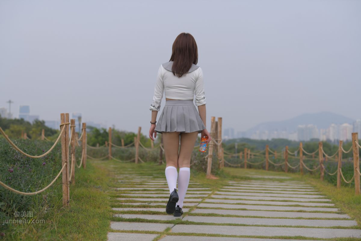 [魔鏡街拍] 095 性感動人的小百褶裙美女 66