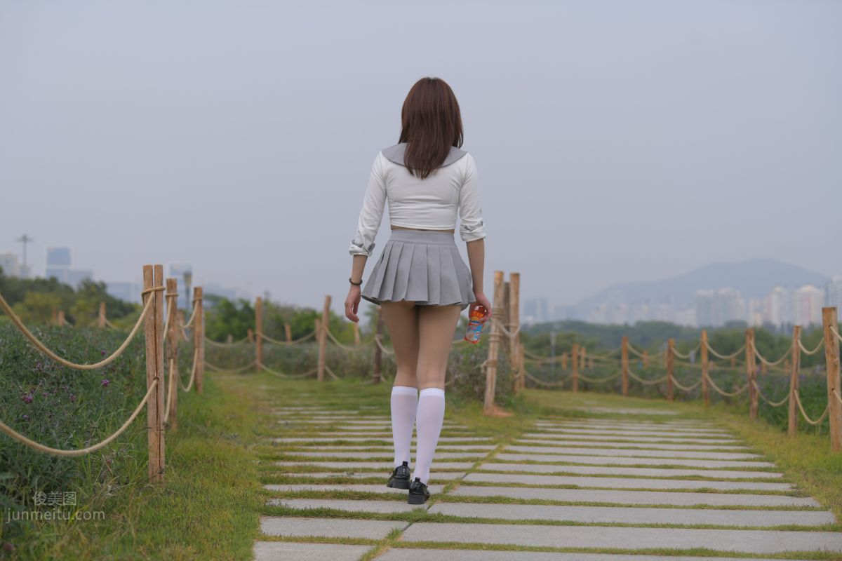 [魔鏡街拍] 095 性感動人的小百褶裙美女 67