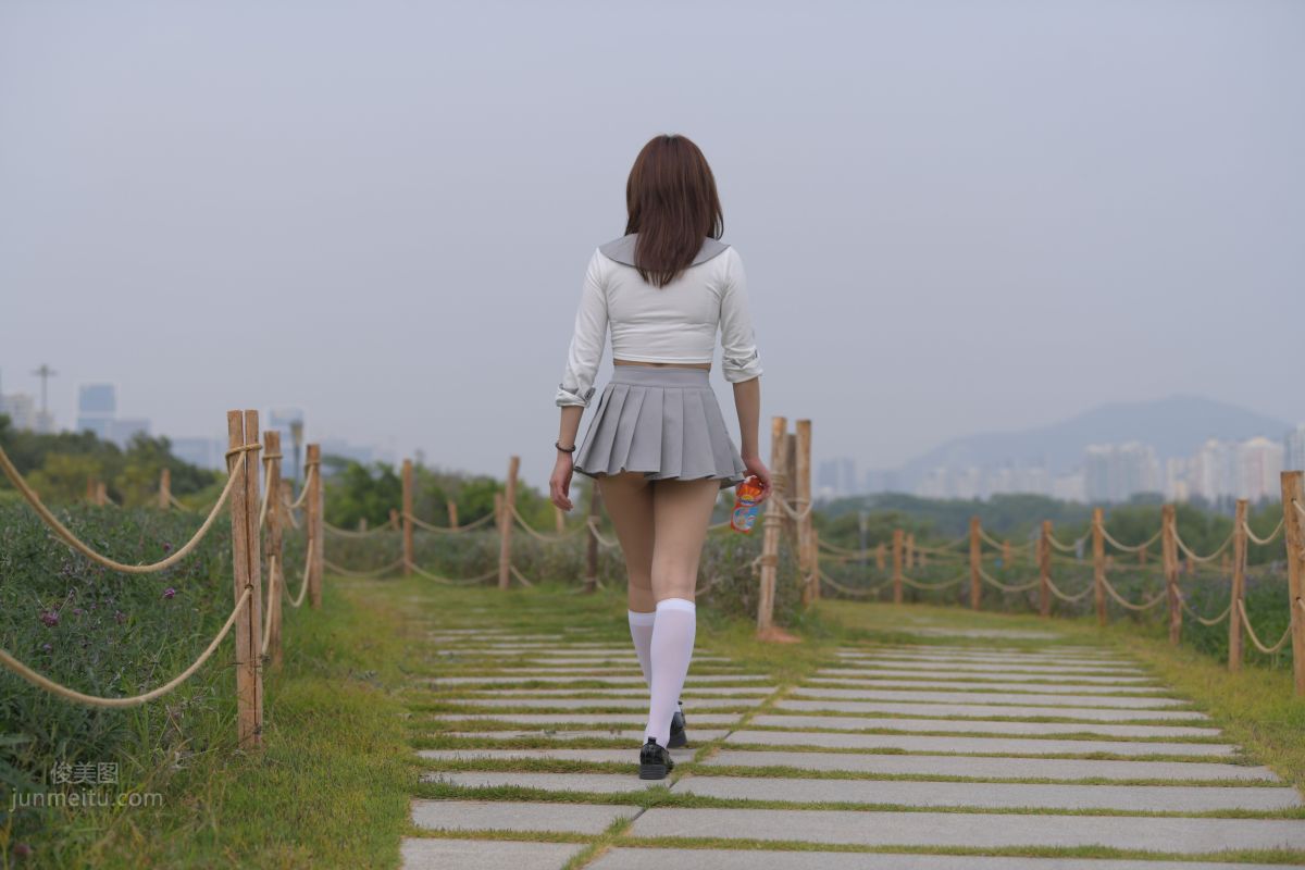 [魔鏡街拍] 095 性感動人的小百褶裙美女 68