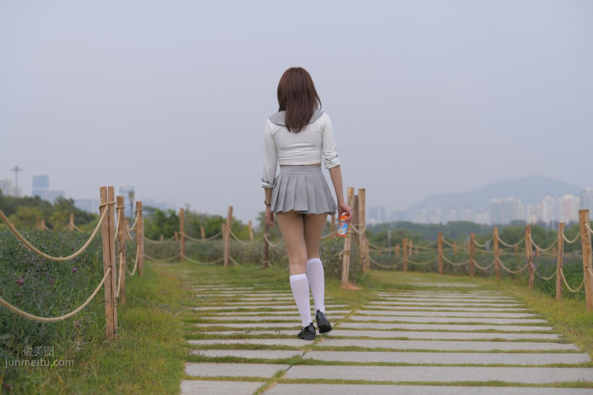 [魔鏡街拍] 095 性感動人的小百褶裙美女 69