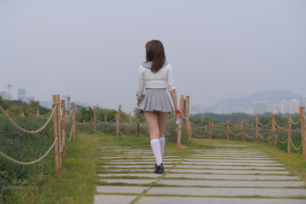 [魔鏡街拍] 095 性感動人的小百褶裙美女 71