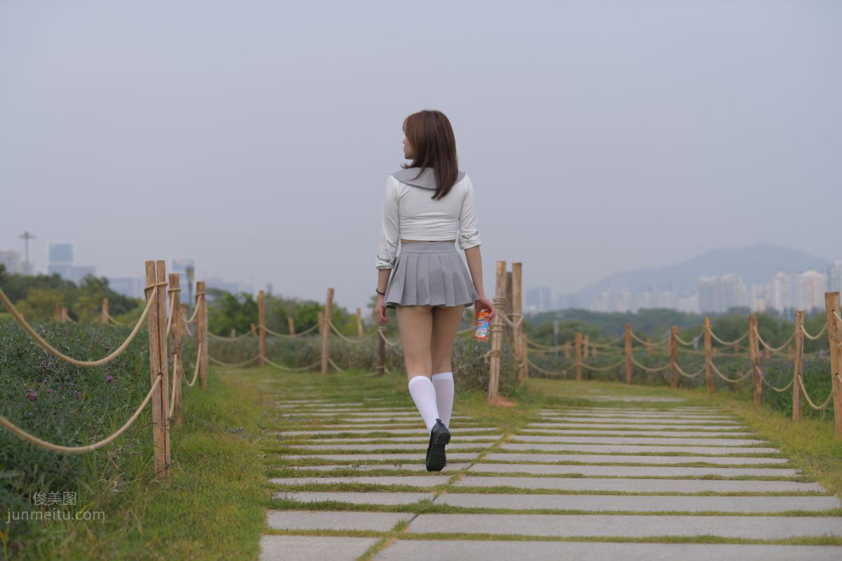 [魔鏡街拍] 095 性感動人的小百褶裙美女 72